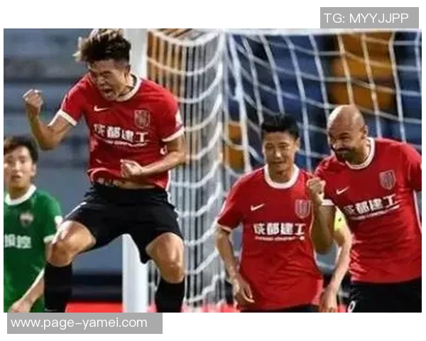 蓉城足球面临体系重建新教练如何应对三中卫挑战